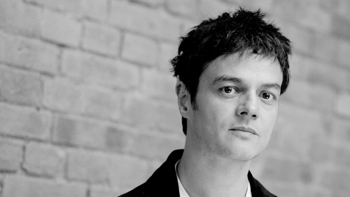 Jamie Cullum kündigt Deutschland-Tournee für 2025 an.