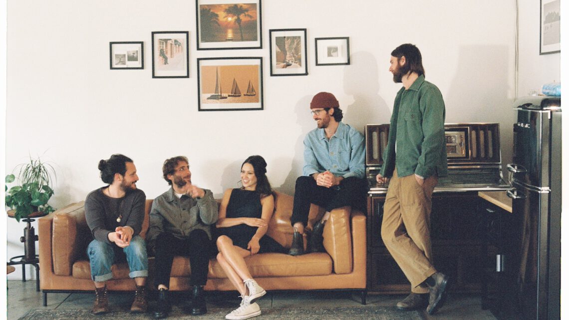 Mt. Joy senden starken Album-Vorboten  „Lucy“ ins Rennen
