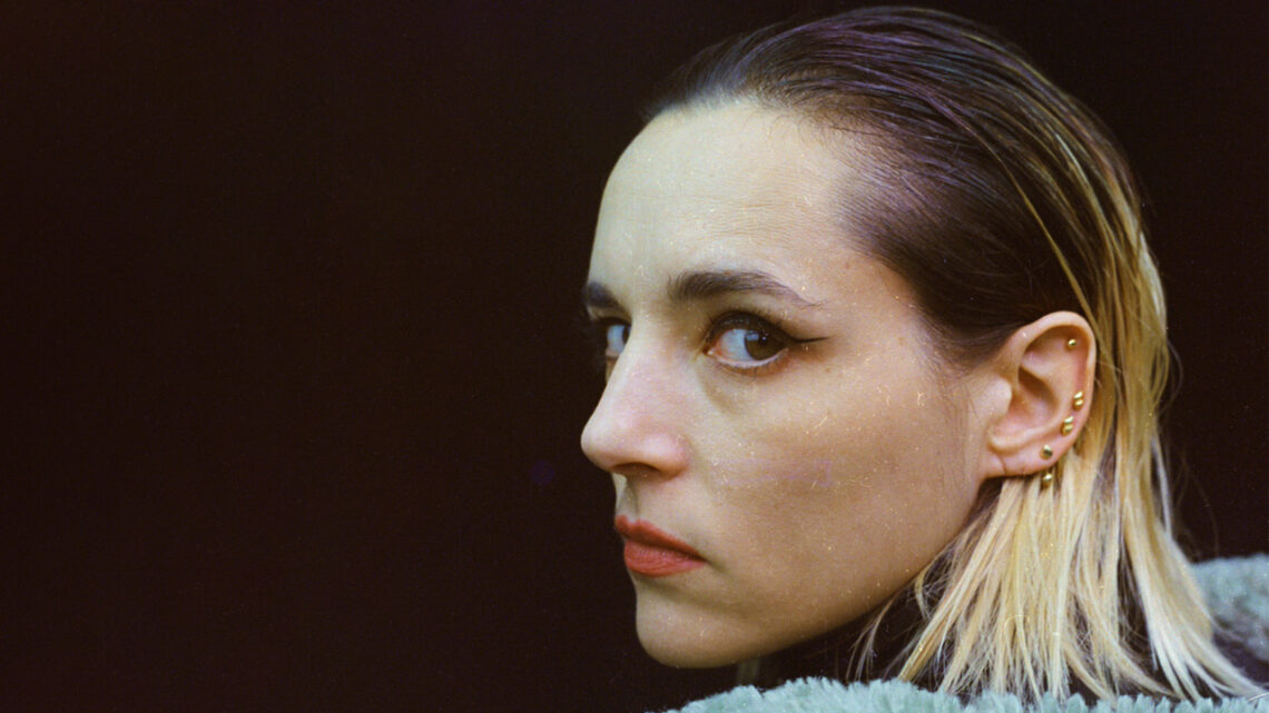 Jehnny Beth haut mit Obsession einen Hammer-Song aus ihrem neuen Album raus