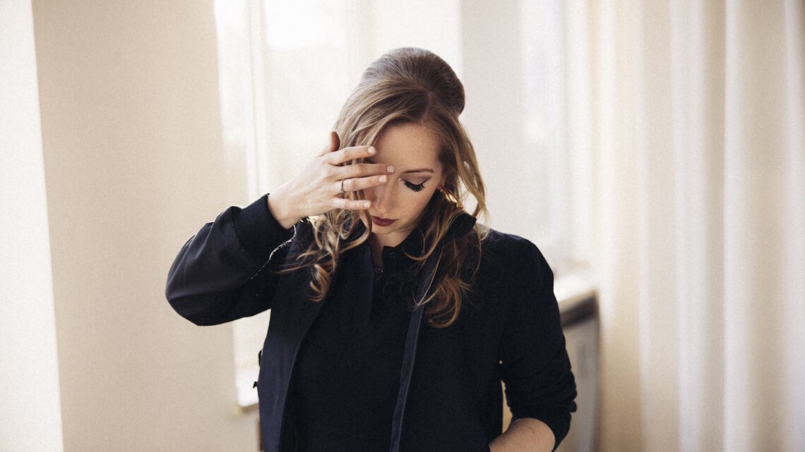 MIU veröffentlicht heute emotionale Soul-Pop-Ballade „Almost Over You“
