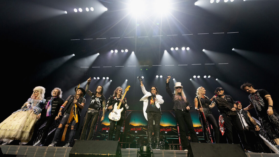 Ein historischer Tag für den Rock’n’Roll: Original ALICE COOPER BAND vereint auf der Bühne der O2-Arena in London – Hommage mit Johnny Depp an Ozzy Osbourne