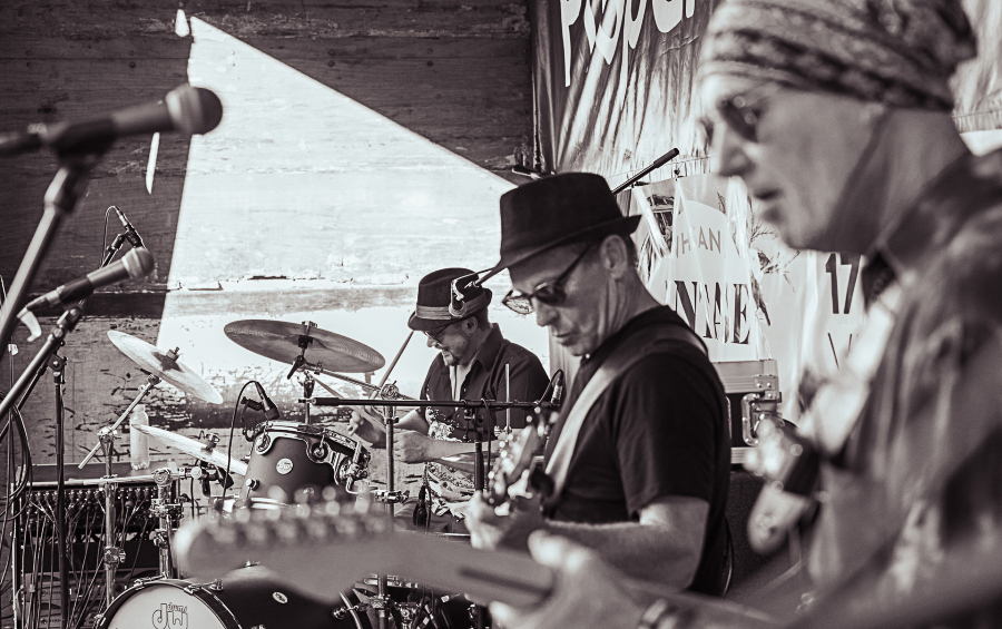 BB & The Bullets kündigen ihr erstes Album "High Tide" an