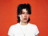 KING PRINCESS veröffentlicht heute neues Album "Girl Violence" und feiert mit globalem Flash-Tattoo-Event