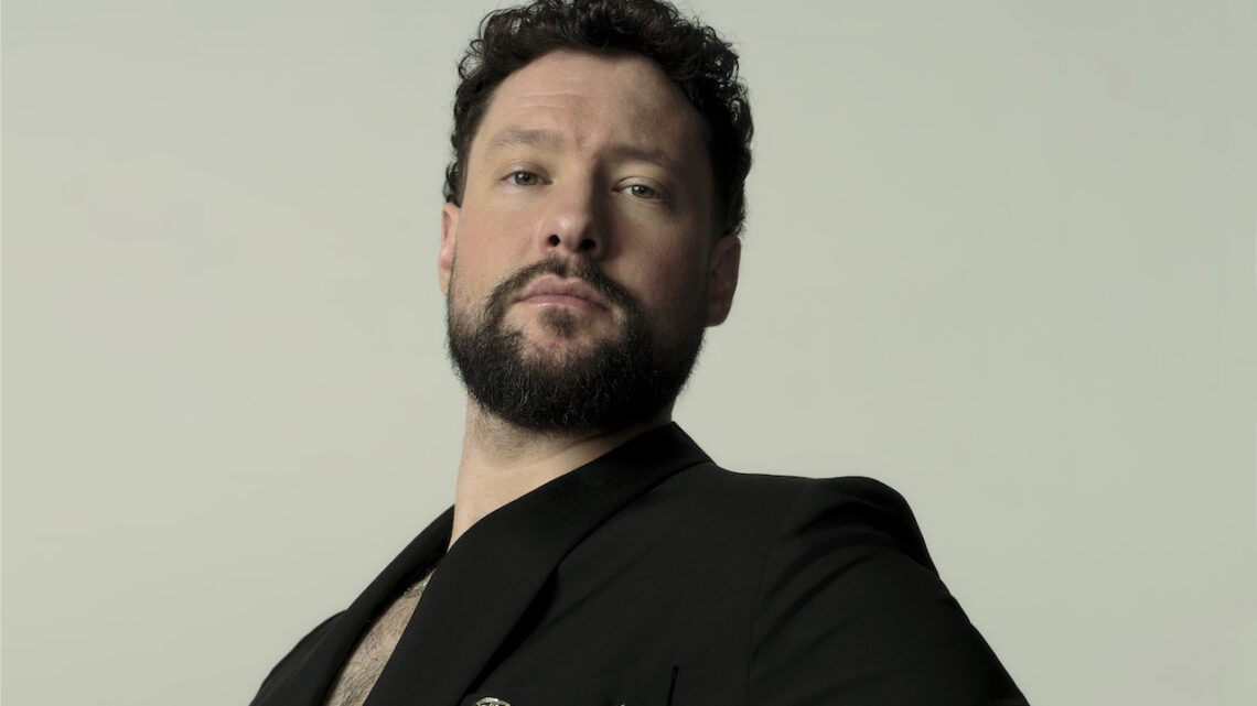 Calum Scott präsentiert zur Veröffentlichung seines dritten Albums „Avenoir“ einen Visualizer zur Single „Unsteady