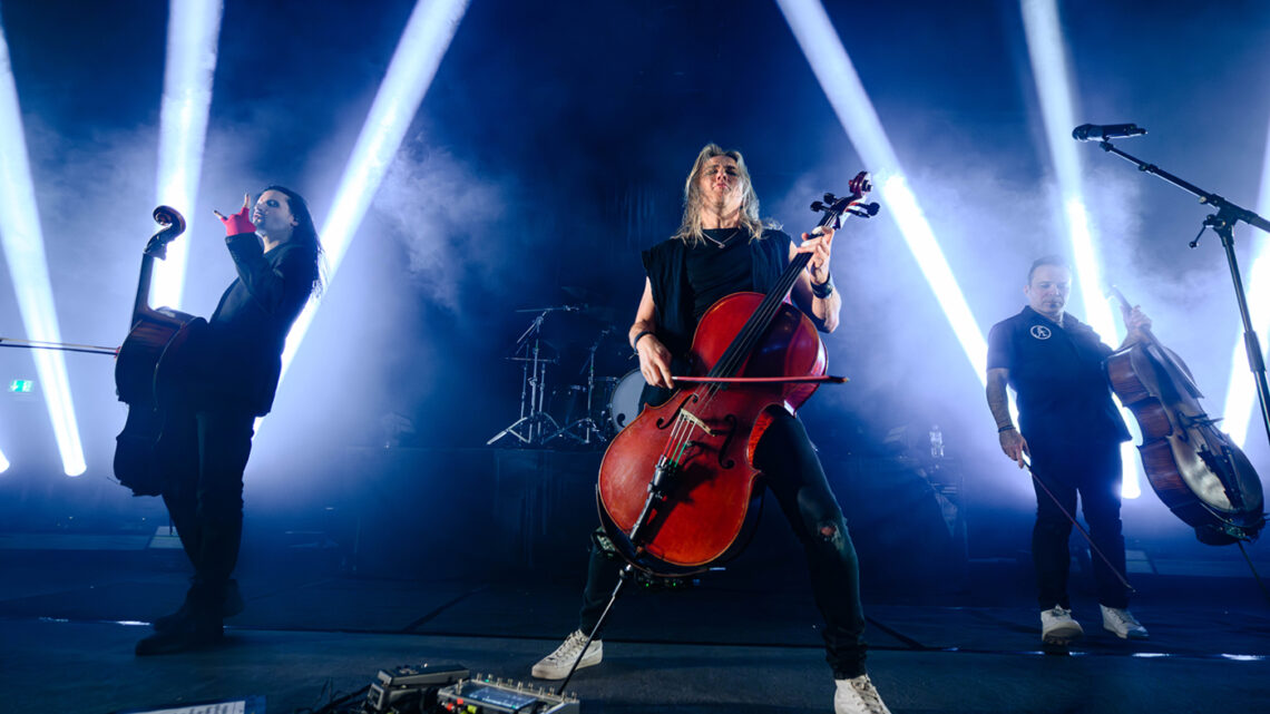 APOCALYPTICA SPIELT METALLICA VOL 2: DORTMUND FEIERT ES AB
