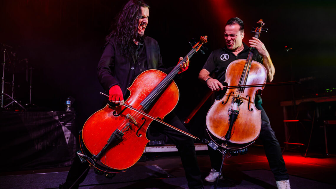 APOCALYPTICA SPIELT METALLICA VOL 2: DORTMUND FEIERT ES AB
