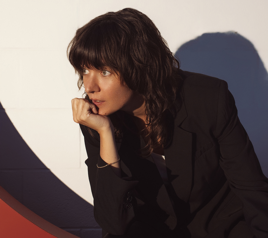 Courtney Barnett veröffentlicht neue Single "Site Unseen" feat. Waxahatchee, gleichzeitig kündigt Sie ihr viertes Album "Creature Of Habit" an