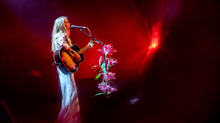 Heather Nova konserviert auf „Live in Europe“ pure Konzertenergie und ihre Hingabe an die Musik