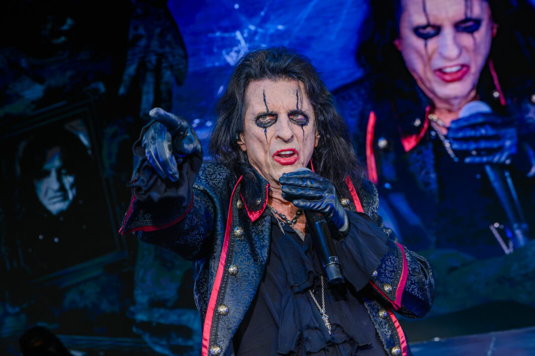 Live review: Alice Copper in Gelsenkirchen zwischen Horror-Show und extrem harten Riffs