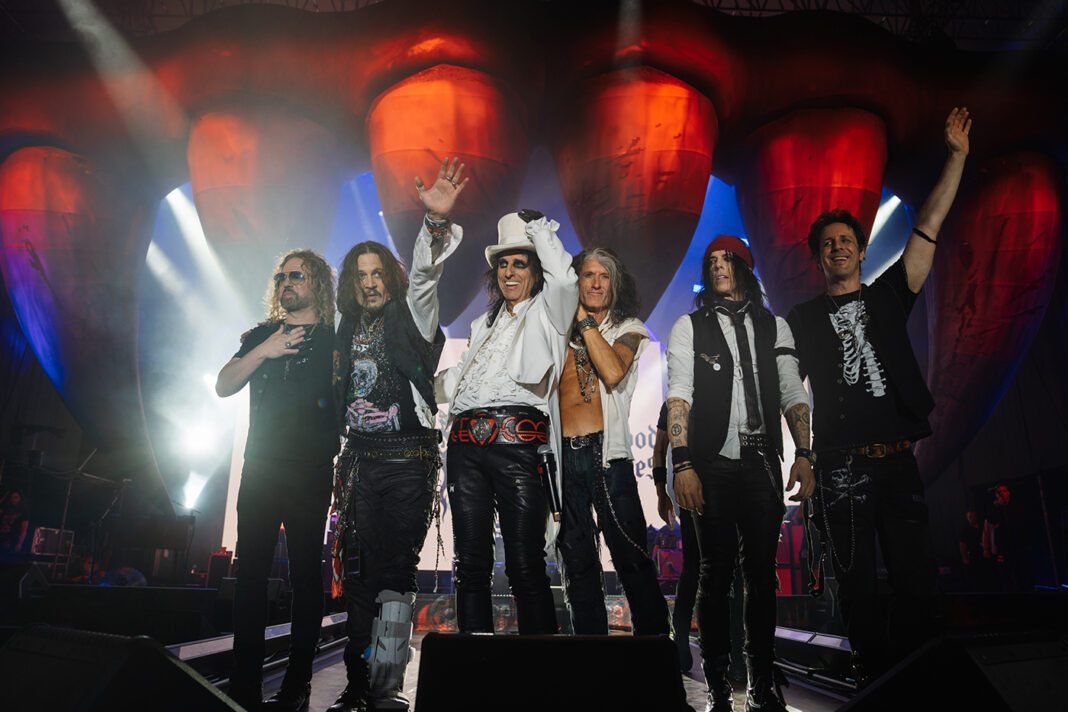 HOLLYWOOD VAMPIRES mit neuem Live-Album „At Montreux Jazz Festival“ zum Start ihrer Europa-Tour vor Tausenden Fans in London